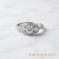 Bague de Fiançailles Auréole Trois Pierres en Oxyde de Zirconium — Argent Sterling 925 | Taille 8