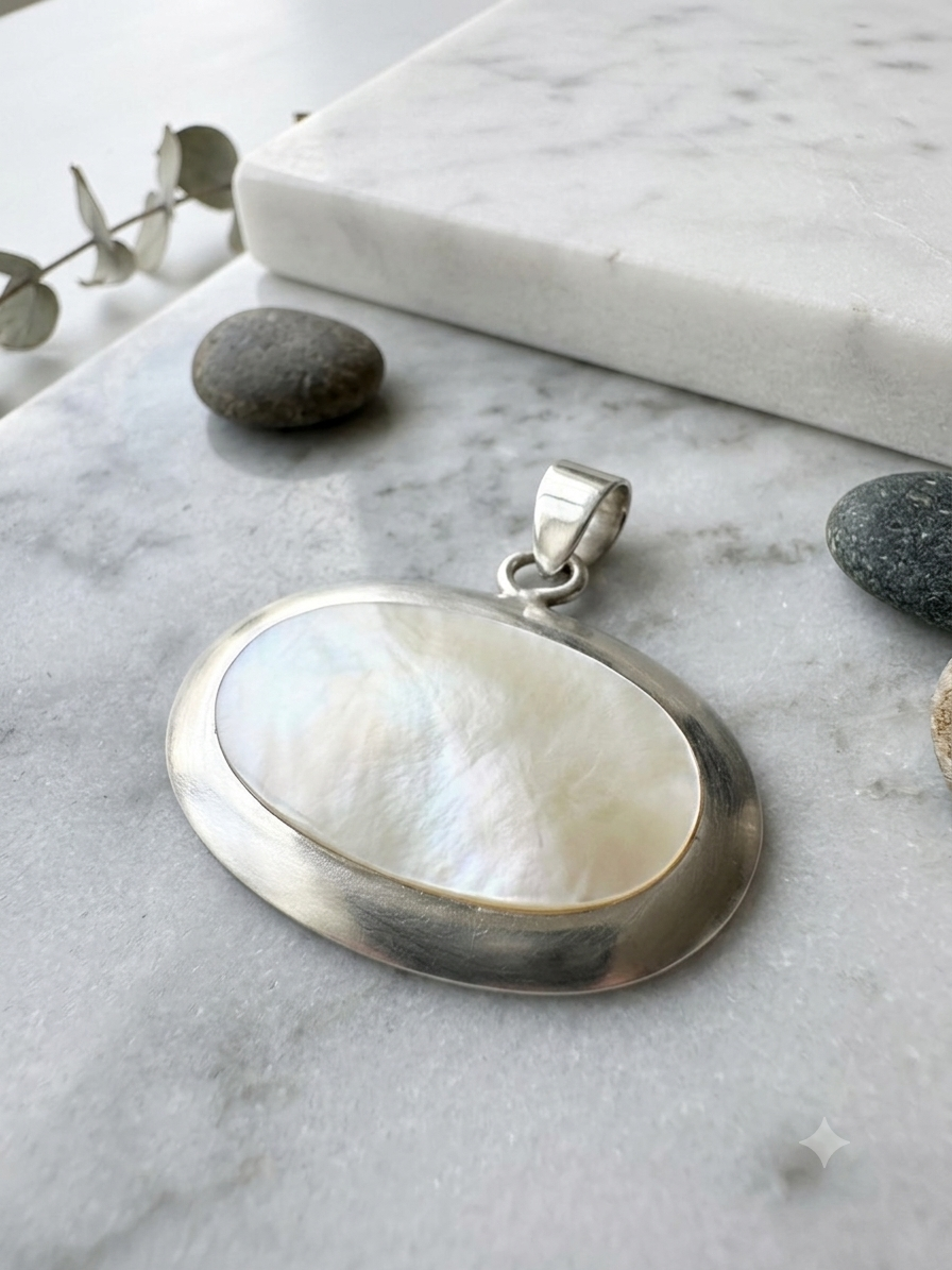925 Sterling Silver Mother of Pearl Oval Pendant
