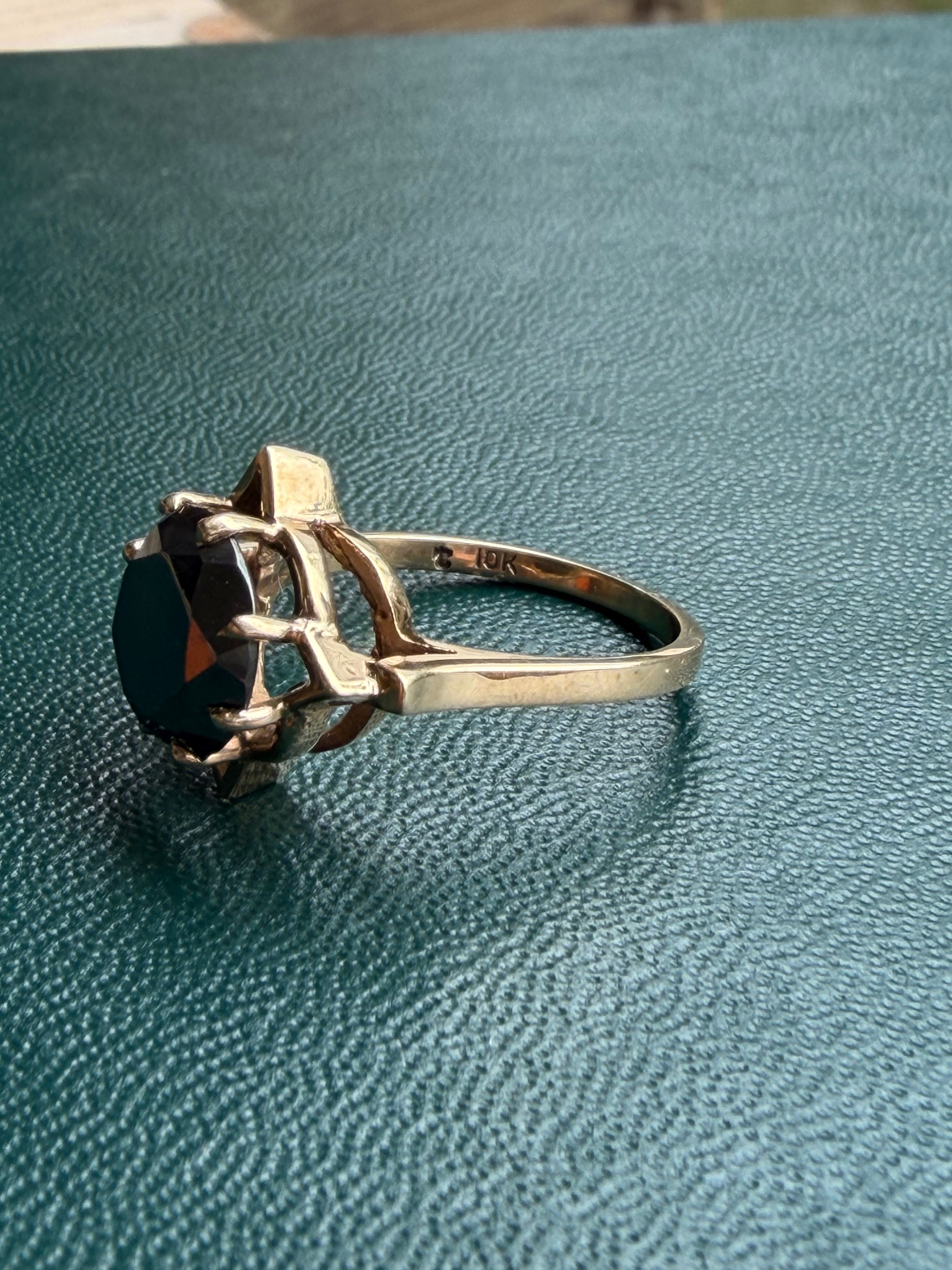 Vintage 10K Gold Hematite Star Prong Solitaire Ring